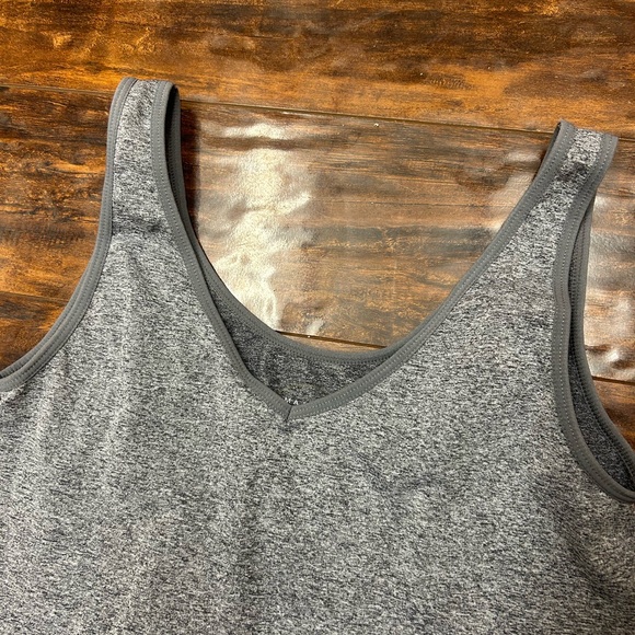 ♥️3/$15♥️Sporty Tank Top XS - Picture 3 of 3